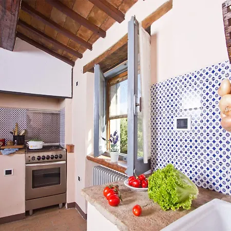 Vakantiehuis Pretty In With Swimming Pool *
