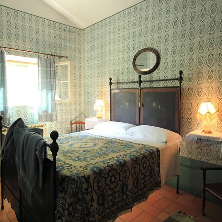 Vakantiehuis Pretty In With Swimming Pool