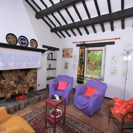 Vakantiehuis Pretty In With Swimming Pool