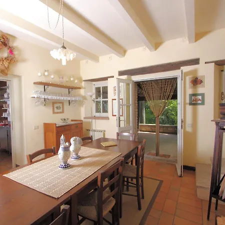 Vakantiehuis Pretty In With Swimming Pool