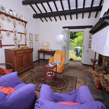 Pretty In With Swimming Pool Holiday home
