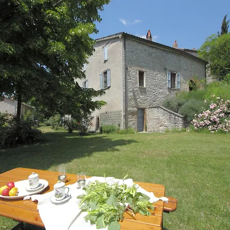 Holiday home Pretty In With Swimming Pool Acqualagna