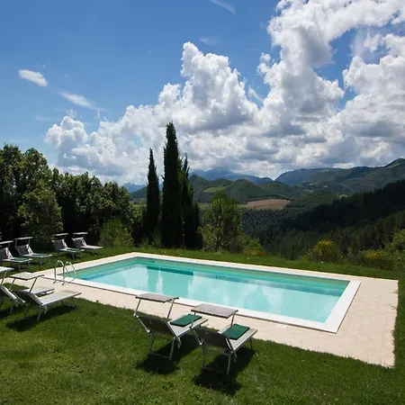 Pretty In With Swimming Pool Сasa de vacaciones Acqualagna